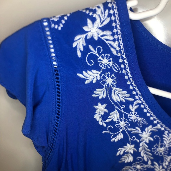 Cute Embroidered Top | Medium - Picture 2 of 9